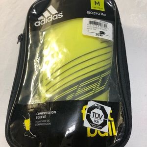 ** last chance Adidas Girls Shin guards soccer Med